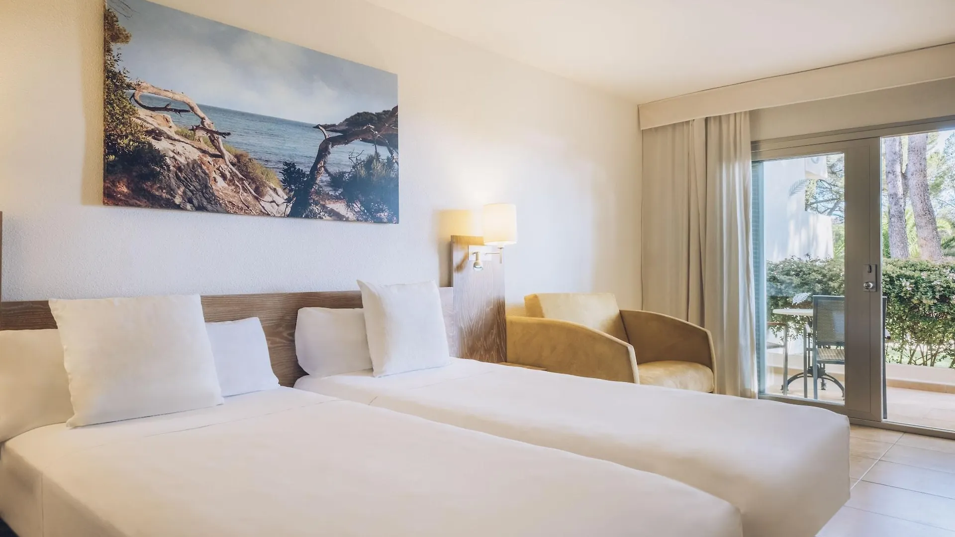 Iberostar Waves Pinos Park Hotel Font de sa Cala