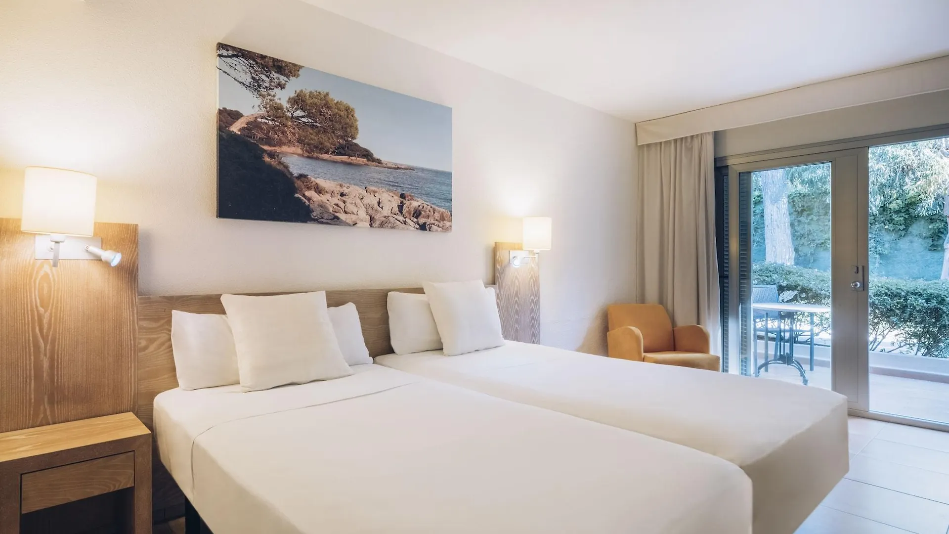 Iberostar Waves Pinos Park Hotel Font de sa Cala