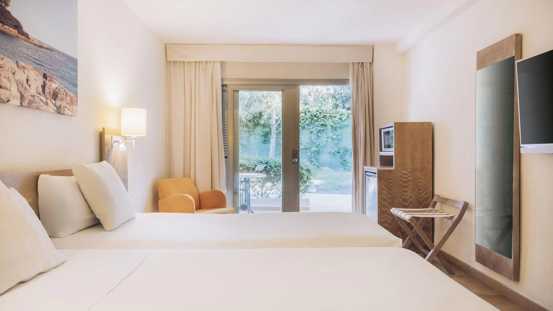 Hotel Iberostar Pinos Park Font de sa Cala 4*,