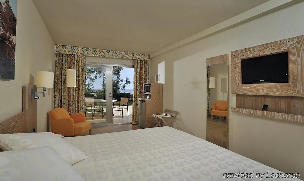Hotel Iberostar Pinos Park Font de sa Cala 4*,  España